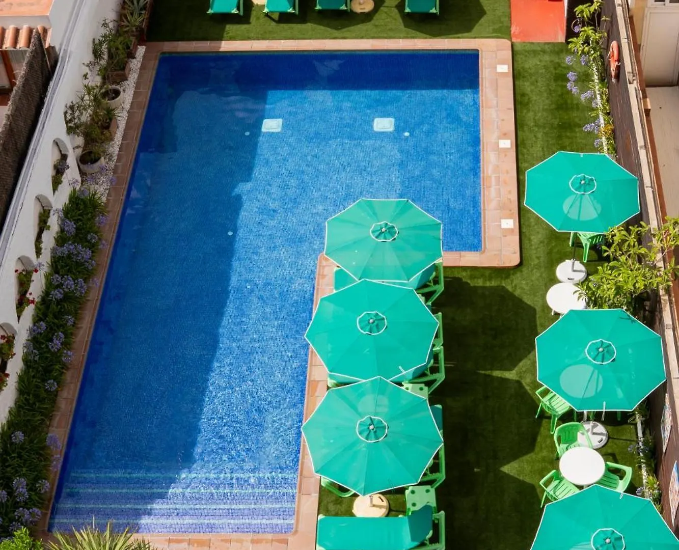 Apartaments Atzavara Calella 0*,  España